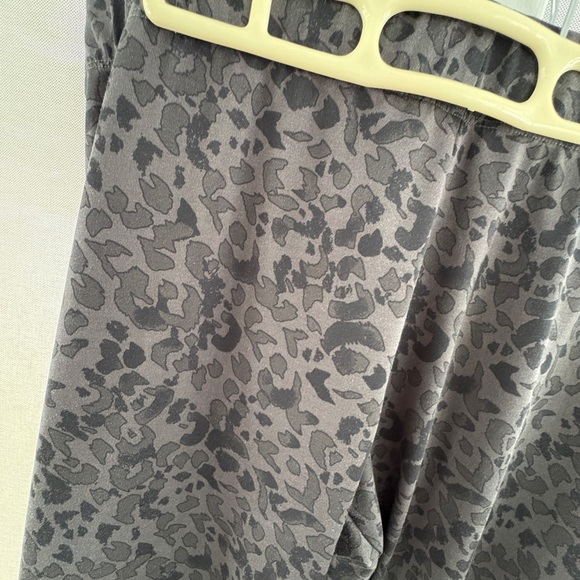 Gray Leopard Print Leggings - Picture 2 of 7